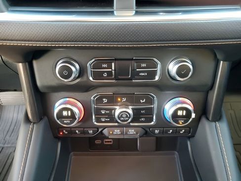 Used 2024 GMC Yukon XL AT4 w/ AT4 Premium Plus Package image 39