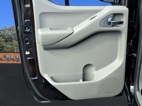Used 2021 Nissan Frontier SV AWD/4WD image 26