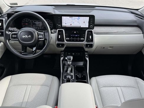 Used 2023 Kia Sorento EX w/ Panoramic Sunroof Package image 2