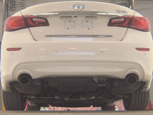 Used 2017 INFINITI Q70 L 3.7 image 9