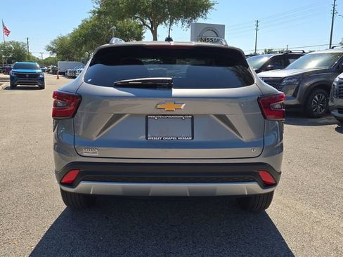 Used 2025 Chevrolet Trax LT w/ LT Convenience Package FWD image 7