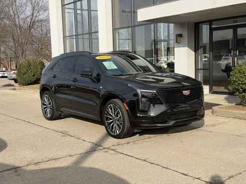 Used 2025 Cadillac XT4 Sport image 2