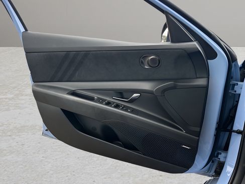 Used 2022 Hyundai Elantra N FWD image 15