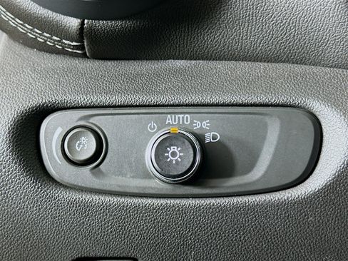 Used 2025 Chevrolet Blazer LT image 16