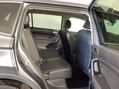 Used 2021 Volkswagen Tiguan SEL w/ 3rd Row Seat Package AWD/4WD image 11