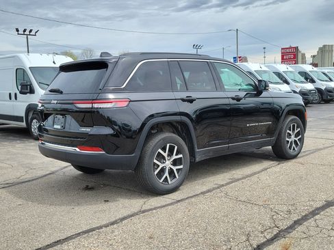 Used 2025 Jeep Grand Cherokee Limited AWD/4WD image 4