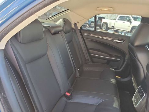 Used 2022 Chrysler 300 Touring L w/ Comfort Group image 8