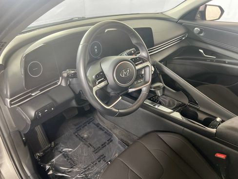 Used 2023 Hyundai Elantra SEL w/ Convenience Package FWD image 9