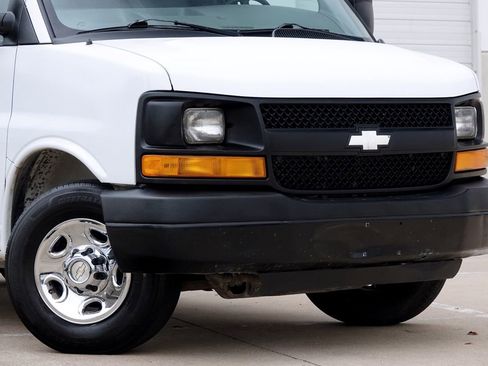 Used 2012 Chevrolet Express 2500 w/ Cold Climate Package image 15