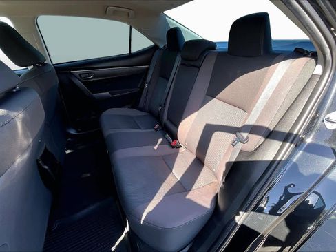 Used 2018 Toyota Corolla LE image 19