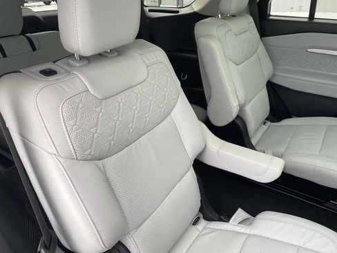 Used 2025 Ford Explorer Platinum w/ Ultimate Package image 23