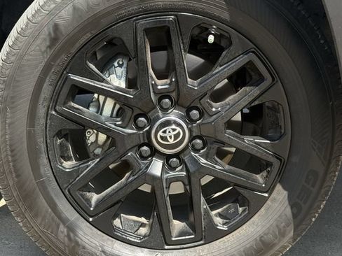 Used 2025 Toyota Tundra Limited AWD/4WD image 11
