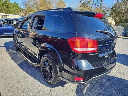 Used 2019 Dodge Journey SE w/ Premium Group image 2