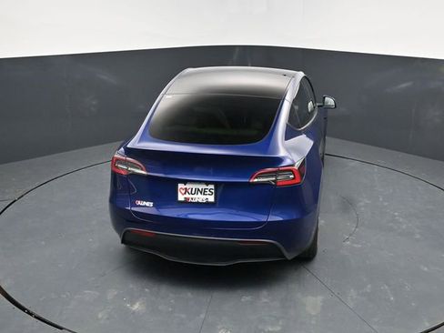 Used 2021 Tesla Model Y Long Range AWD/4WD image 32