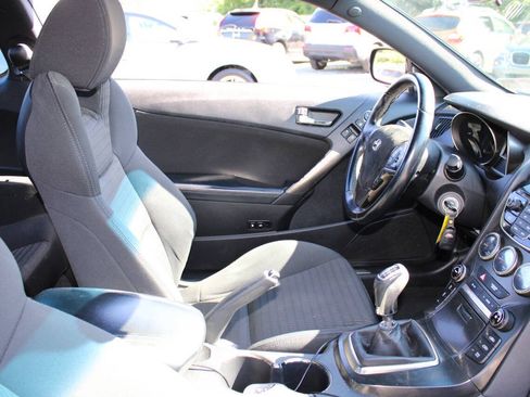 Used 2013 Hyundai Genesis 2.0T RWD image 11