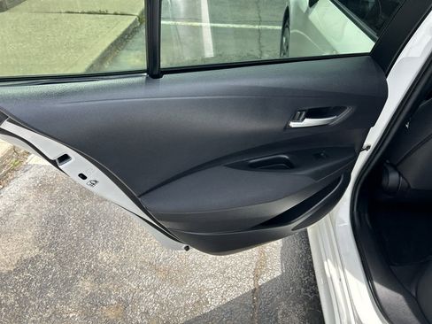Used 2021 Toyota Corolla LE image 24
