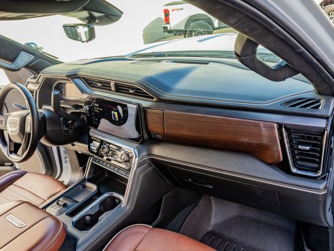 Used 2025 GMC Sierra 2500 Denali Ultimate image 18