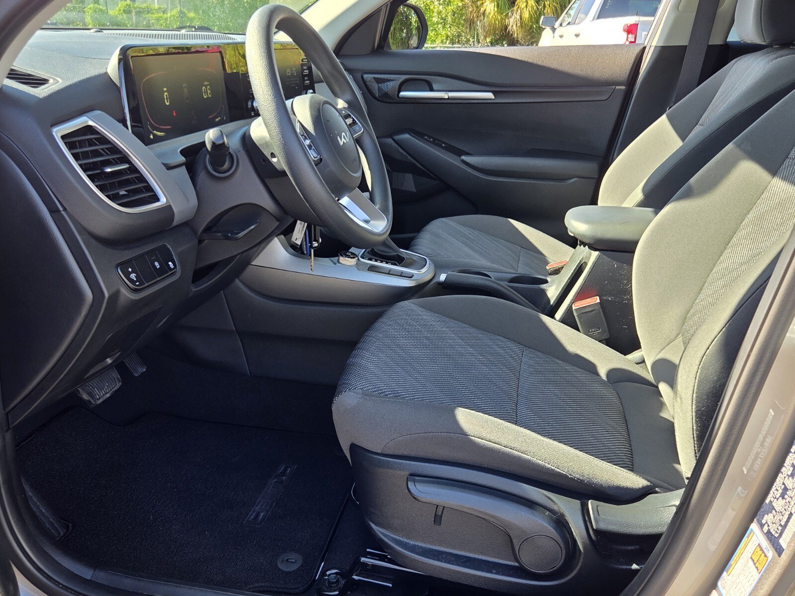 Used 2024 Kia Seltos LX AWD/4WD image 9