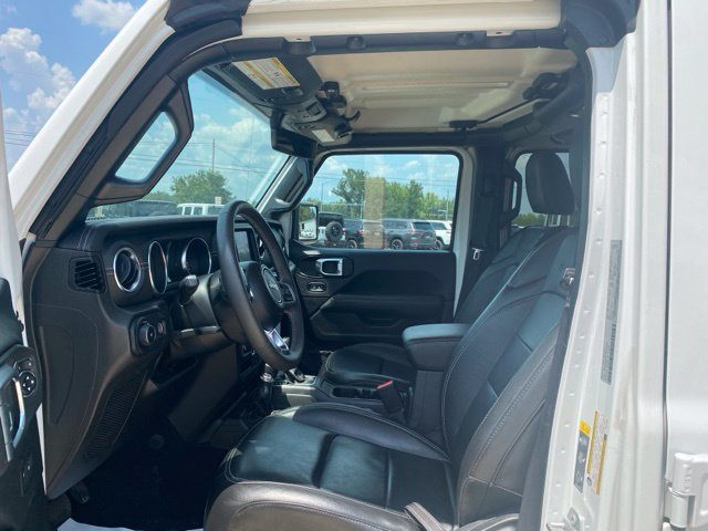 Used 2023 Jeep Wrangler Unlimited Sahara w/ Cold Weather Group AWD/4WD image 17