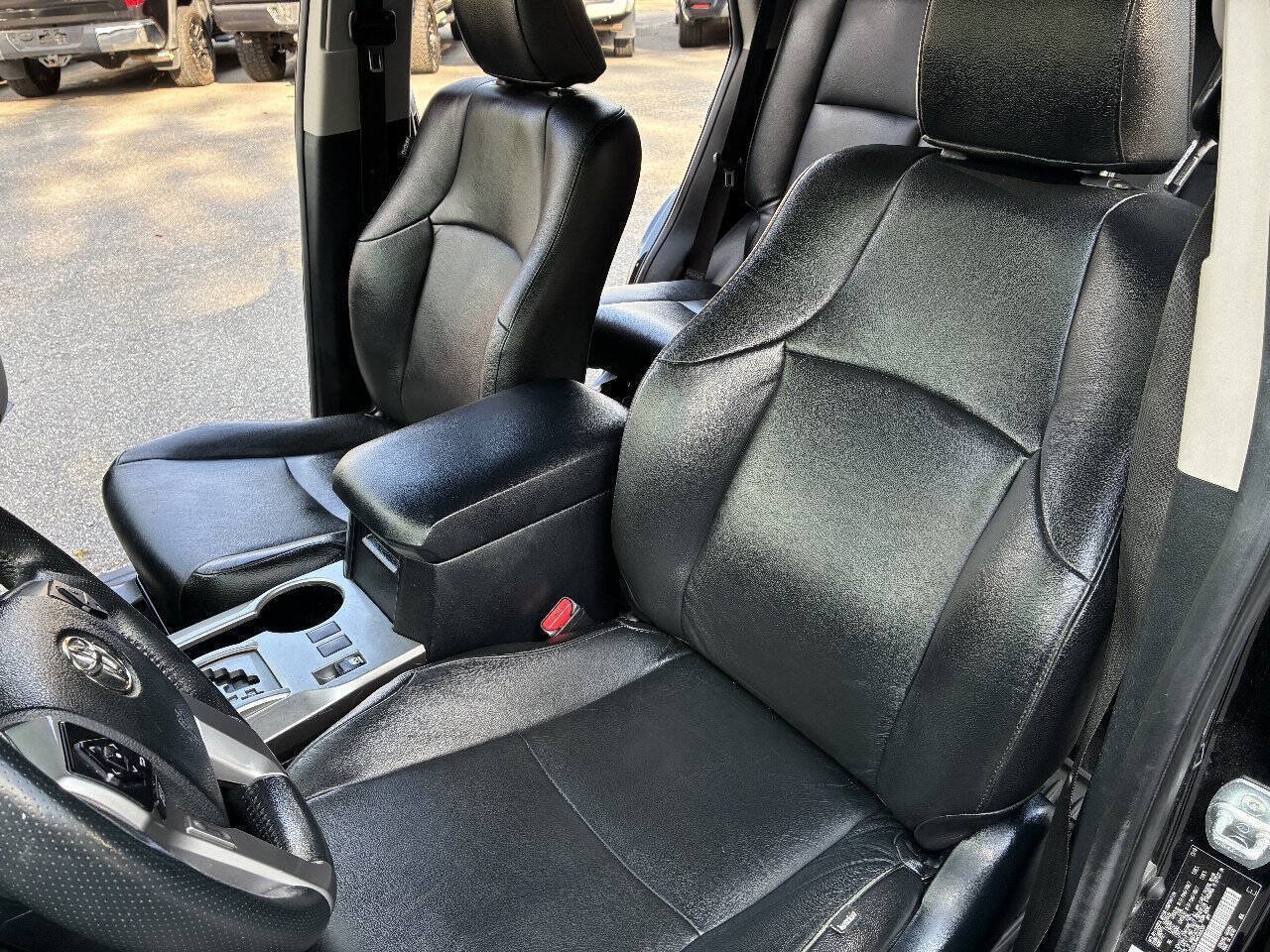 Used 2019 Toyota 4Runner SR5 AWD/4WD image 18