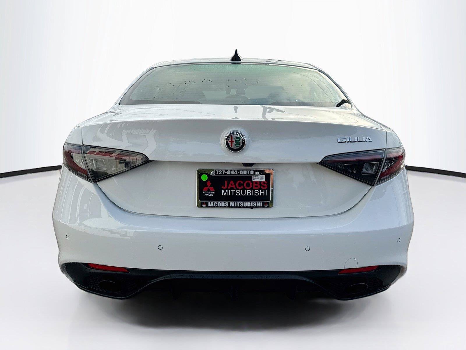 Used 2025 Alfa Romeo Giulia w/ Driving Assist Package RWD image 4