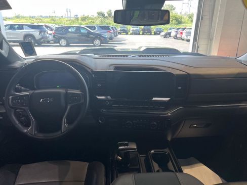 Used 2023 Chevrolet Silverado 1500 ZR2 AWD/4WD image 13