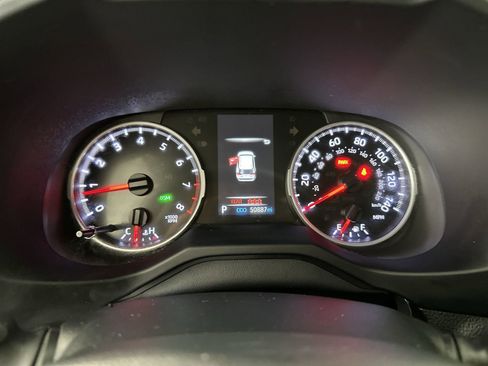 Used 2022 Toyota RAV4 XLE Premium image 19