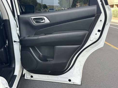 Used 2020 Nissan Pathfinder SL image 50
