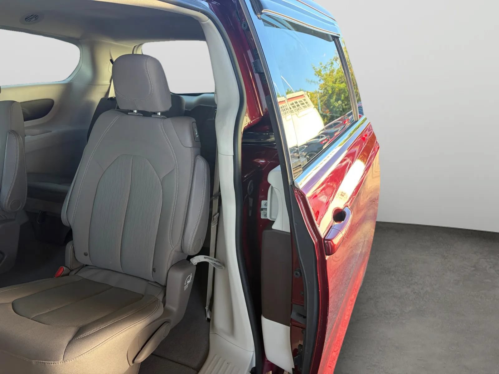 Used 2017 Chrysler Pacifica LX FWD image 14