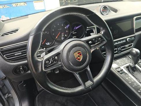 Used 2020 Porsche Macan AWD/4WD image 5