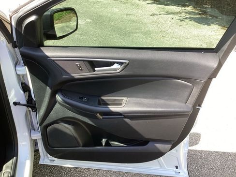 Used 2021 Ford Edge SE image 22