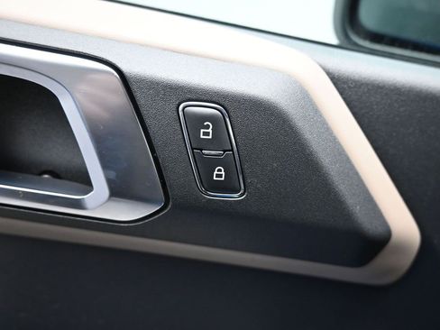 Used 2022 Ford Bronco Wildtrak image 19