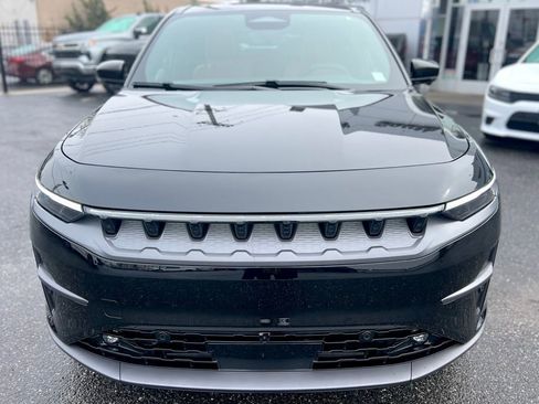 New 2024 Jeep Wagoneer Launch Edition image 3