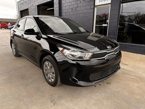 Used 2019 Kia Rio S image 2