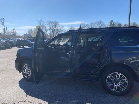 New 2025 Ford Expedition Active RWD image 19