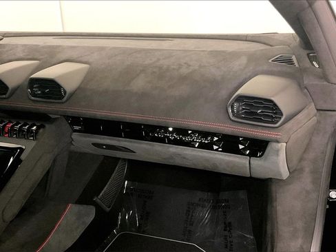 Used 2024 Lamborghini Huracan Sterrato image 13