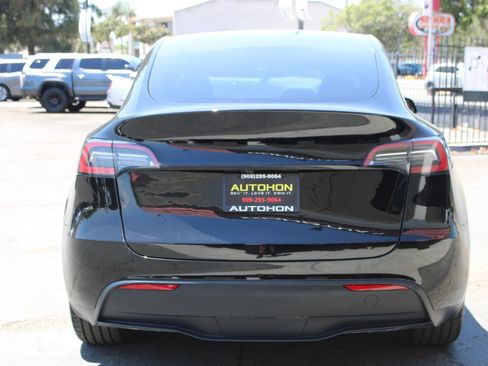 Used 2024 Tesla Model Y Long Range AWD/4WD image 31
