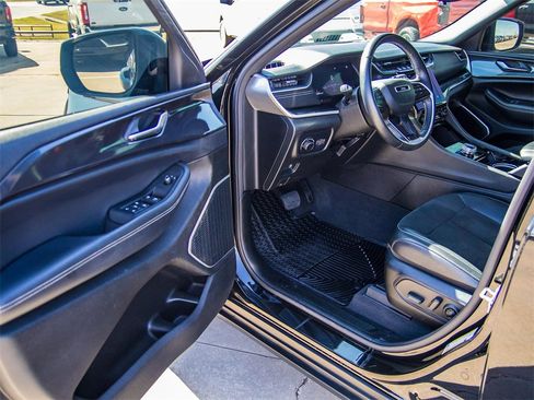 Used 2022 Jeep Grand Cherokee L Laredo image 28