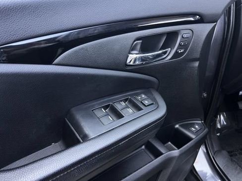 Used 2020 Honda Pilot Touring image 11