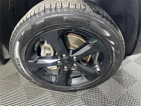 Certified 2024 Jeep Grand Cherokee L Limited w/ Black Appearance Package image 13