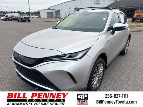 Used 2021 Toyota Venza XLE image 1