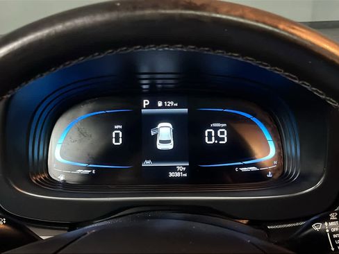 Used 2023 Hyundai Venue SEL FWD image 14