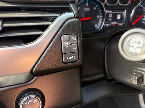 Used 2017 Chevrolet Suburban LT image 18