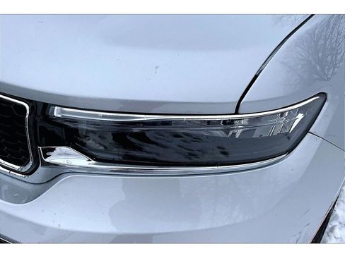 Certified 2025 Jeep Grand Cherokee Overland w/ Luxury Tech Group IV image 33