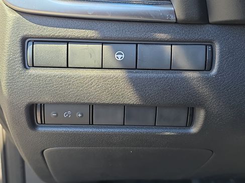 Certified 2023 Nissan Rogue SV image 24