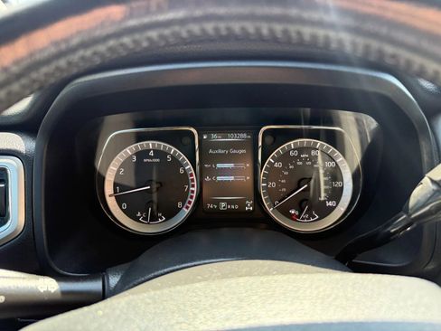 Used 2018 Nissan Titan SV w/ SV Convenience Package image 23