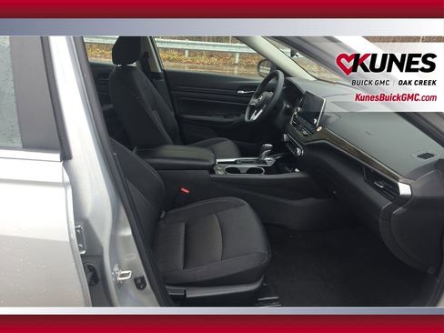 Used 2024 Nissan Altima 2.5 SV image 15