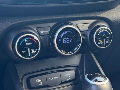 Used 2024 Hyundai Venue SEL image 22