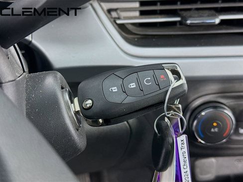 Used 2024 Chevrolet Trax RS image 23