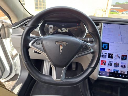 Used 2015 Tesla Model S 70 RWD image 11
